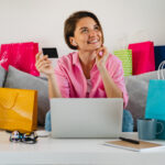 Выигрыш в лотерею, фейковые распродажи, взлом инфлюенсеров: Какие уловки мошенники используют в период 