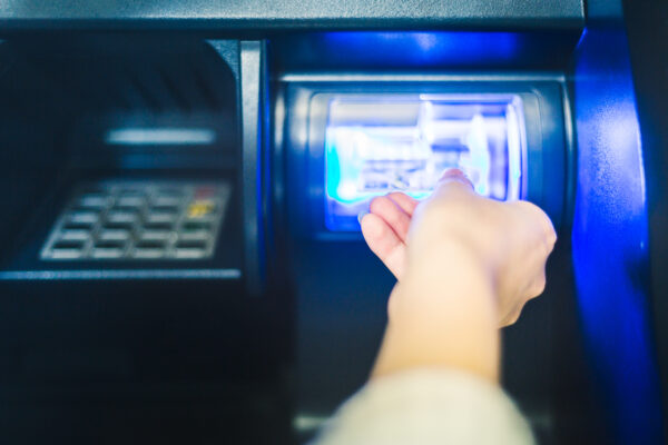 Эксперты выяснили, что каждый четвертый банкомат в России может быть взломан