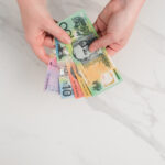 В Новокузнецке при ограблении банка грабитель отказался от большей суммы денег и ушел